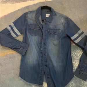 Joe’s Unisex Denim shirt frayed, L 14/16
